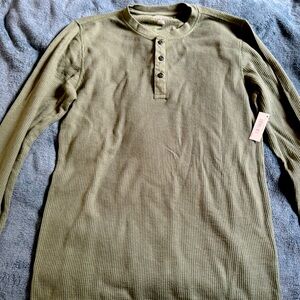 Amazon Esssentials Men’s regular fit long-sleeve waffle Henley shirt